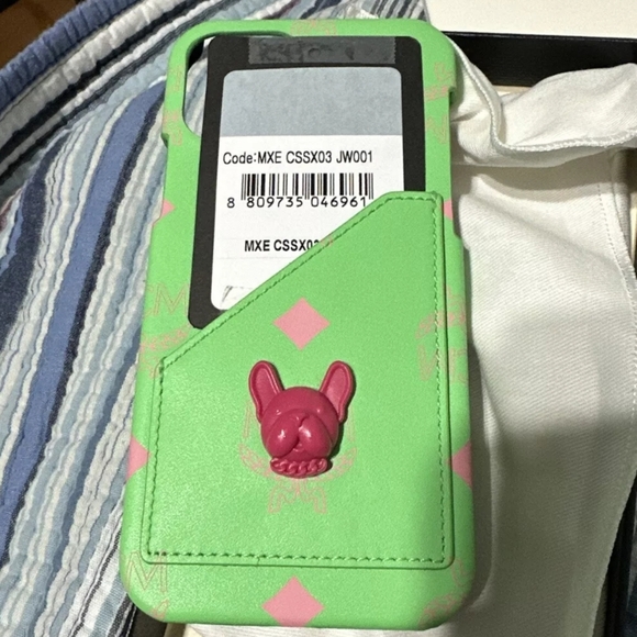 M PUP IPHONE 12/12 PRO CASE WITH CARD SLOT - Picture 4 of 8